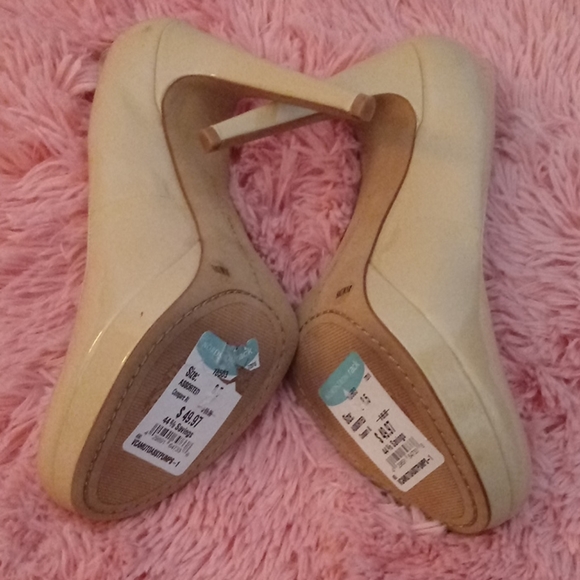 Vince Camuto heels - Picture 5 of 8